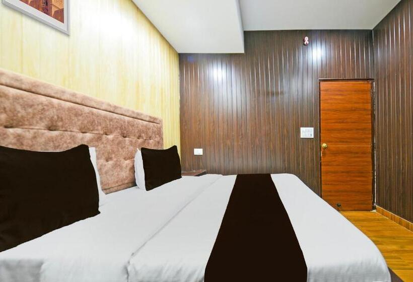 Quarto Triplo Clássico, O Lavish