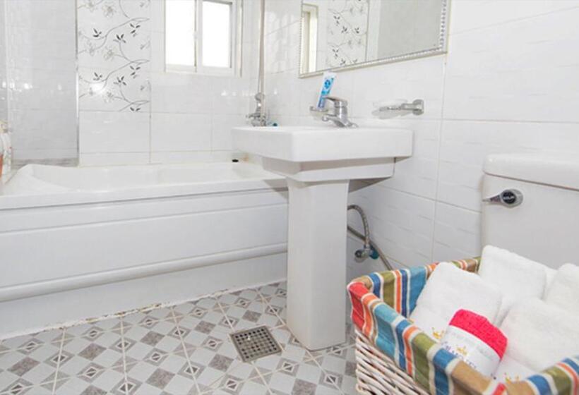 디럭스 룸, Queen Motel