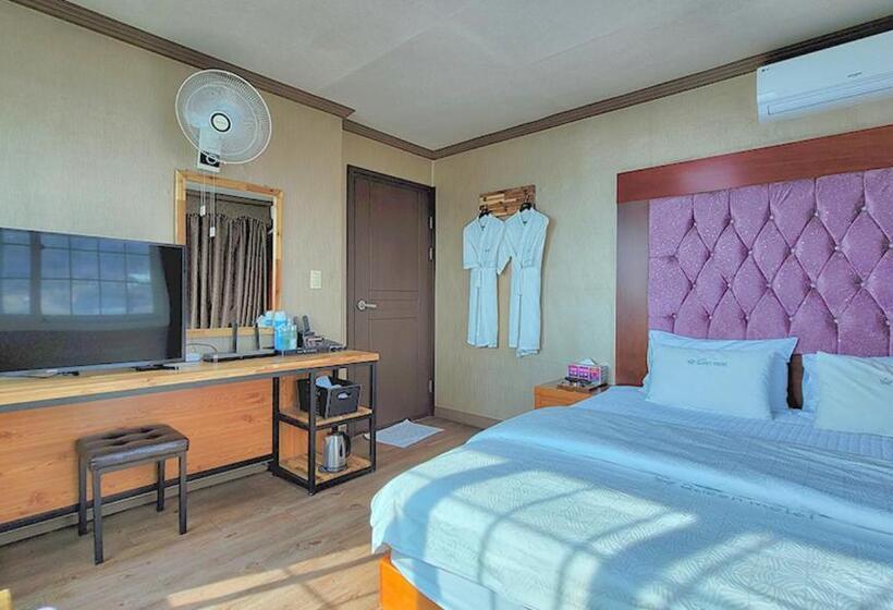Номер Deluxe, Queen Motel