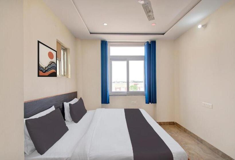 חדר קלאסי לשלושה, Oyo Samrat P Guest House