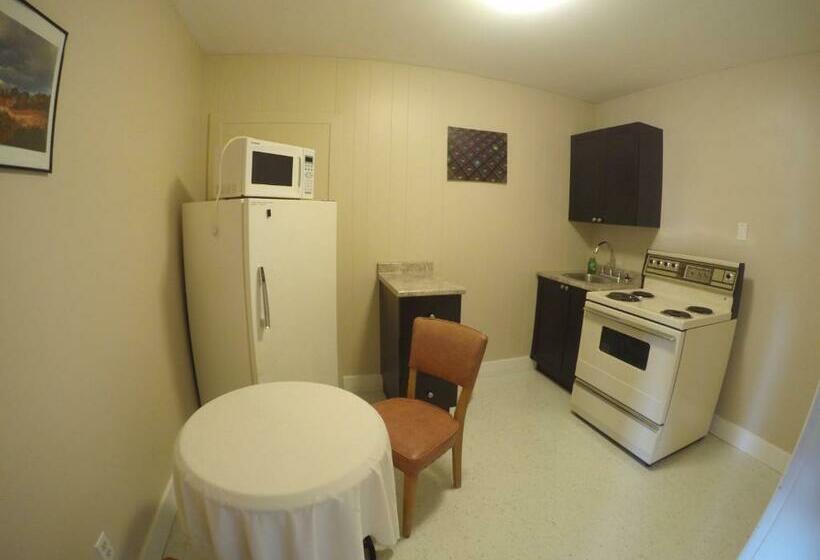 Standart Stüdyo, Admiral's Quay Motel & Suites