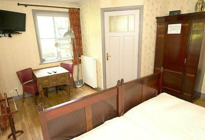 Quarto Triplo Estandar, Buitengoed De Uylenburg