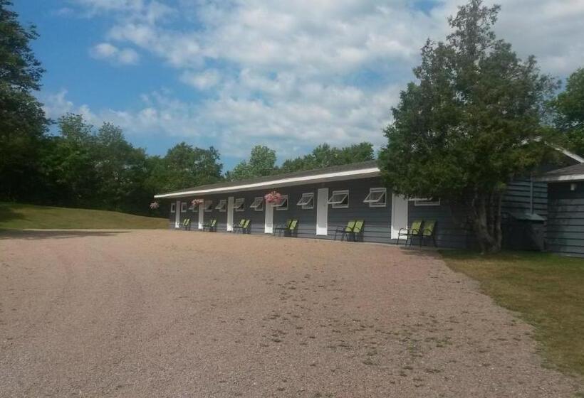 غرفة قياسية مطلّة علي النهر, Cornerstone Motel