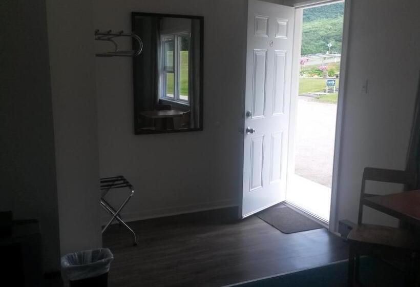 غرفة قياسية مطلة على الجبل, Cornerstone Motel