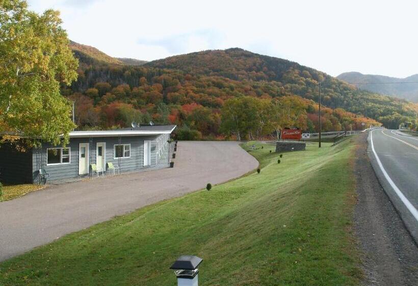 غرفة قياسية مطلة على الجبل, Cornerstone Motel