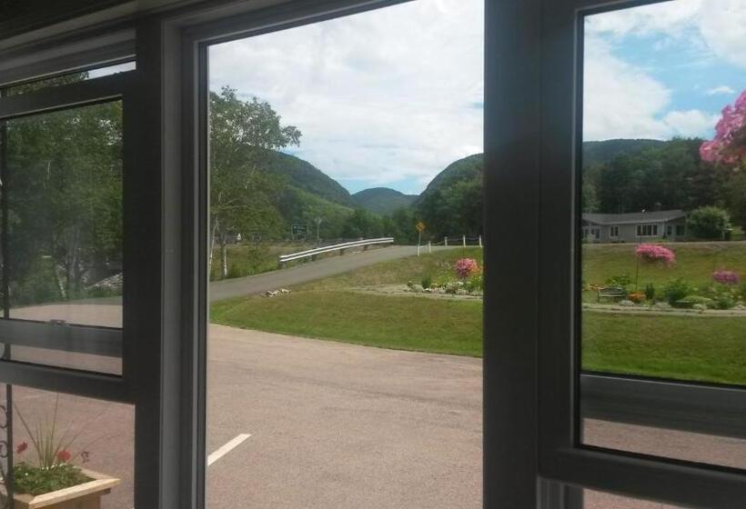 غرفة قياسية مطلة على الجبل, Cornerstone Motel