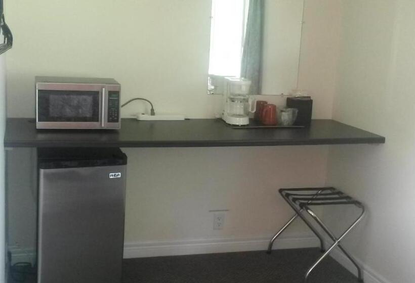 غرفه قياسيه سريرين مزدوجين, Cornerstone Motel