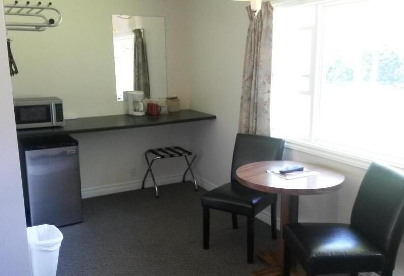 غرفه قياسيه سريرين مزدوجين, Cornerstone Motel