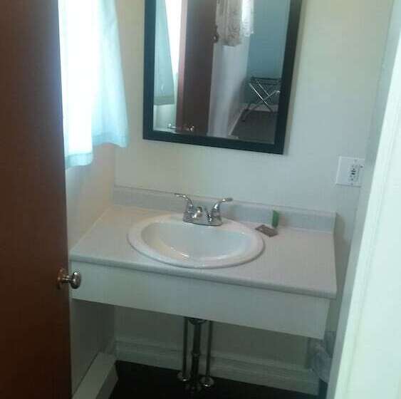 غرفه قياسيه سريرين مزدوجين, Cornerstone Motel