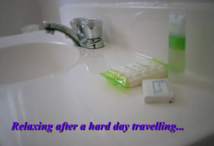 غرفه قياسيه سريرين مزدوجين, Cornerstone Motel