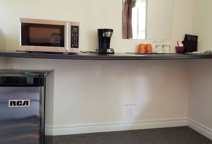 غرفه قياسيه سريرين مزدوجين, Cornerstone Motel