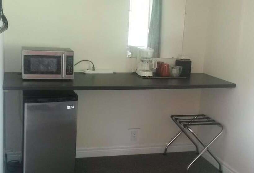 غرفه قياسيه سريرين مزدوجين, Cornerstone Motel