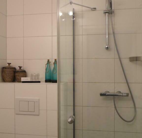 חדר אקונומי, De Kroon