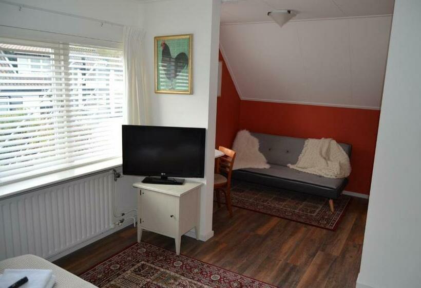 标准三人间, De Waag