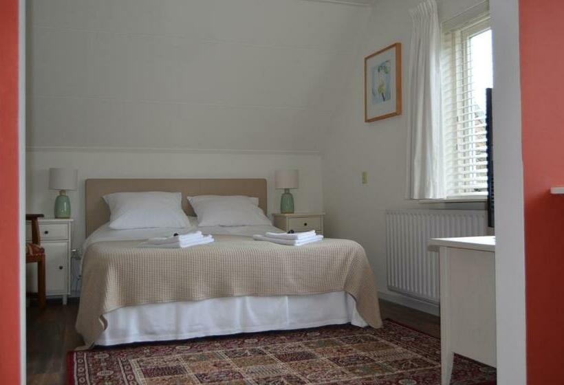 标准三人间, De Waag