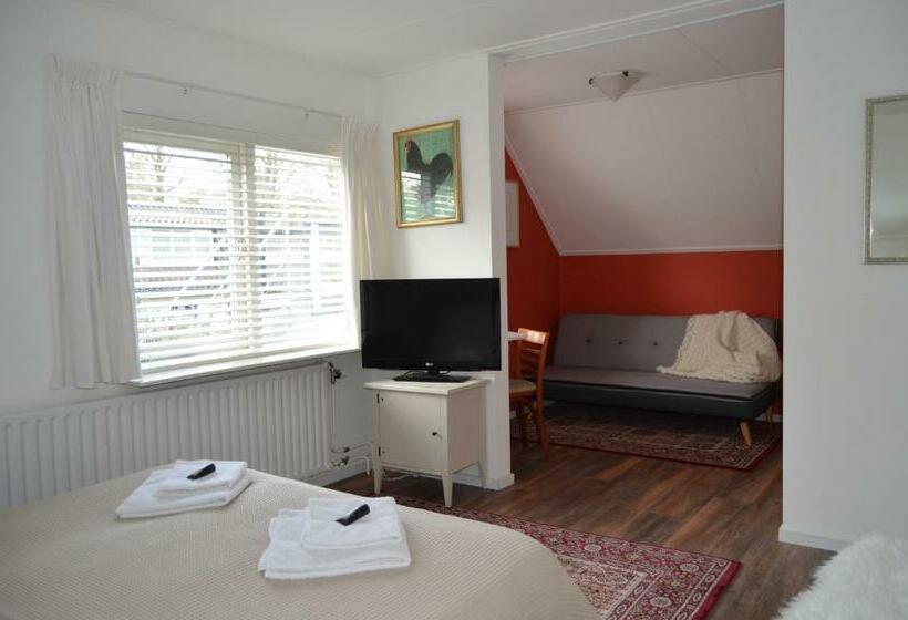 标准三人间, De Waag