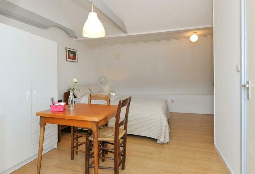 Номер Стандарт, Cafe De Harmonie