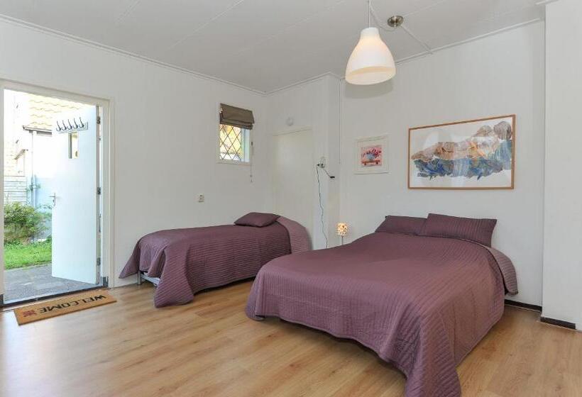 Четырехместный Номер Стандарт, Cafe De Harmonie