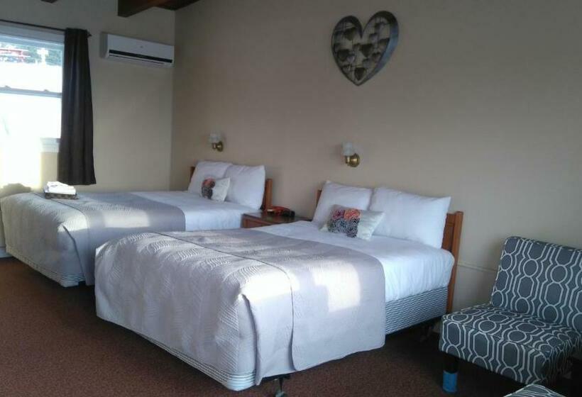 스탠다드 룸 더블 침대 2개, Oasis Motel