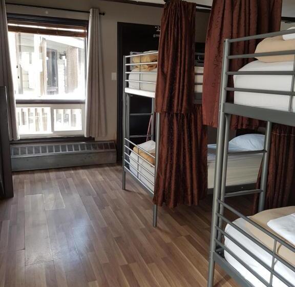 共用房间的床, Banff International Hostel