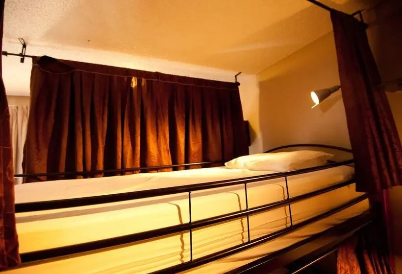 تختخواب در اتاق مشترک, Banff International Hostel