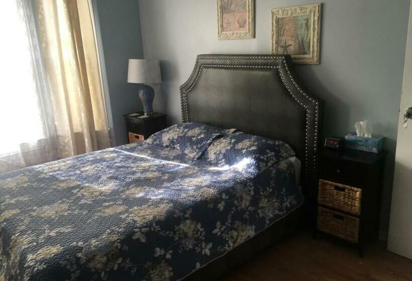 غرفة قياسية, At The Harbourfront