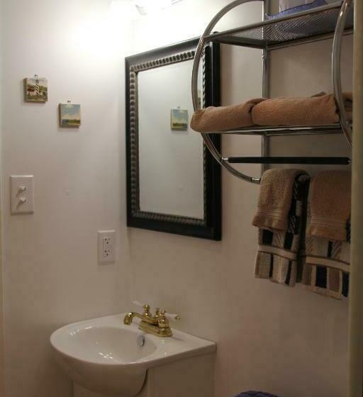 غرفة قياسية, At The Harbourfront