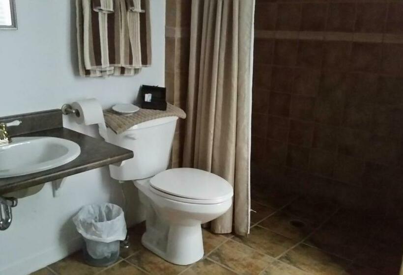 غرفة قياسية, At The Harbourfront