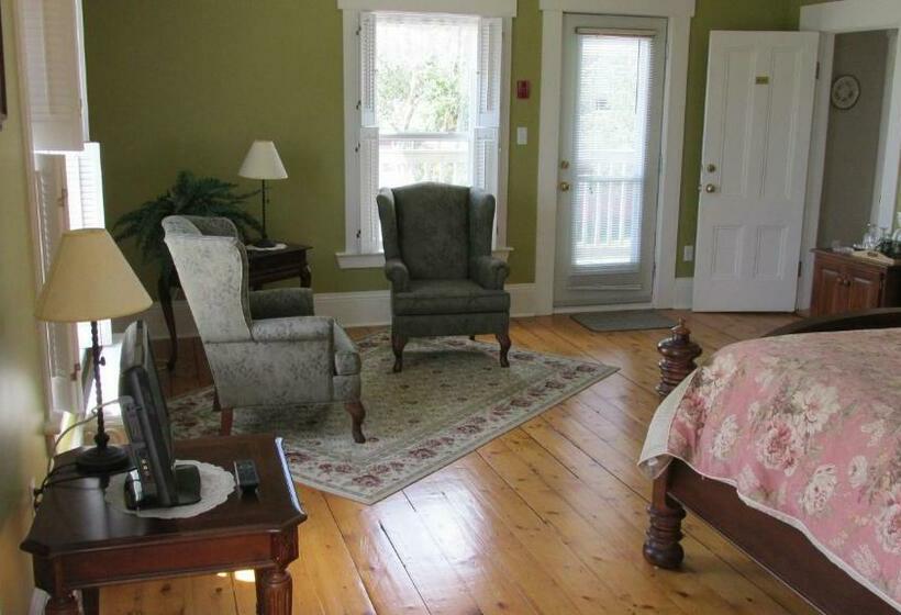 غرفة سوبيريور, Louisbourg Heritage House
