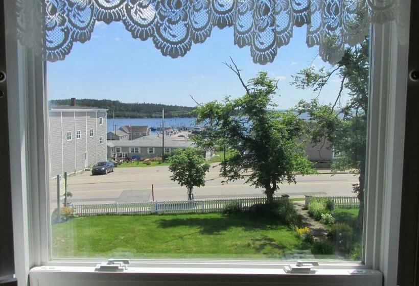 غرفة سوبيريور, Louisbourg Heritage House