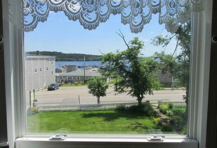 Superior-huone, Louisbourg Heritage House