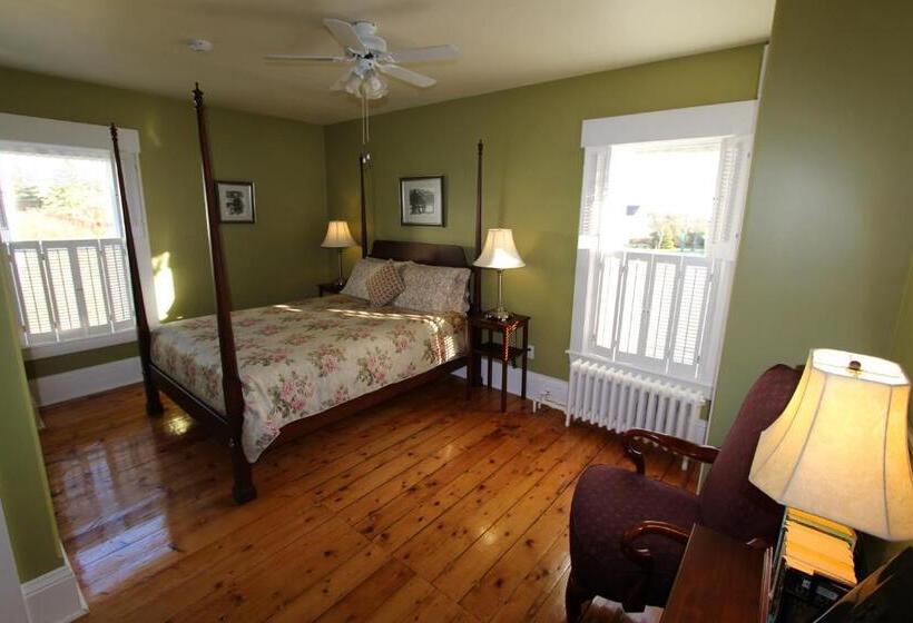 غرفة قياسية, Louisbourg Heritage House