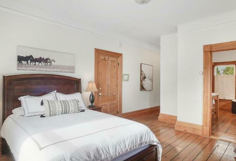 غرفة سوبيريور سرير ملكى, Sail Inn Lunenburg