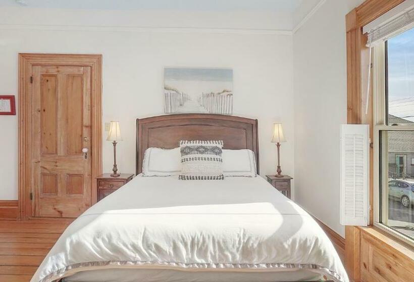 غرفة قياسية سرير ملكى, Sail Inn Lunenburg