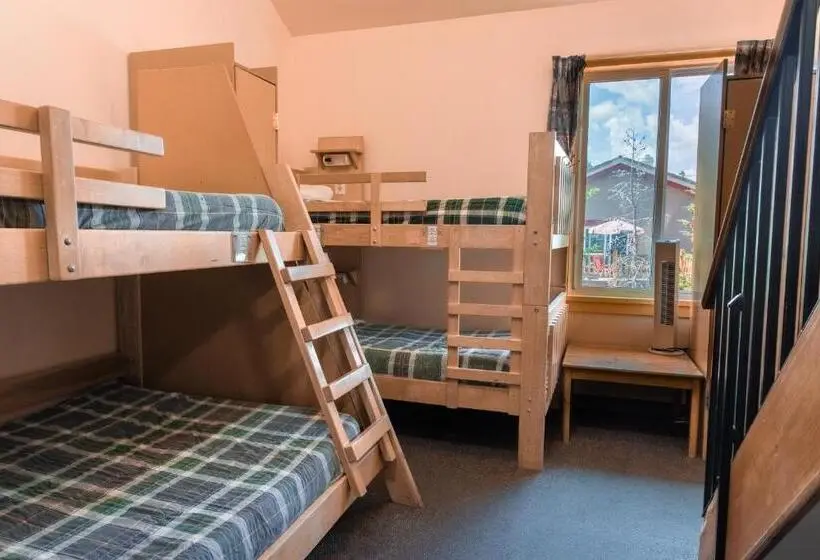Perhehuone, Hi Banff Alpine Centre Hostel