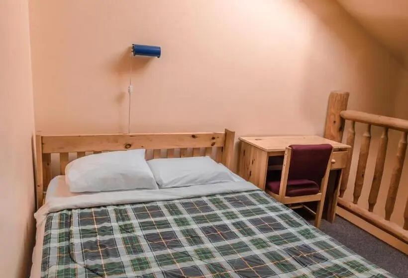 Perhehuone, Hi Banff Alpine Centre Hostel