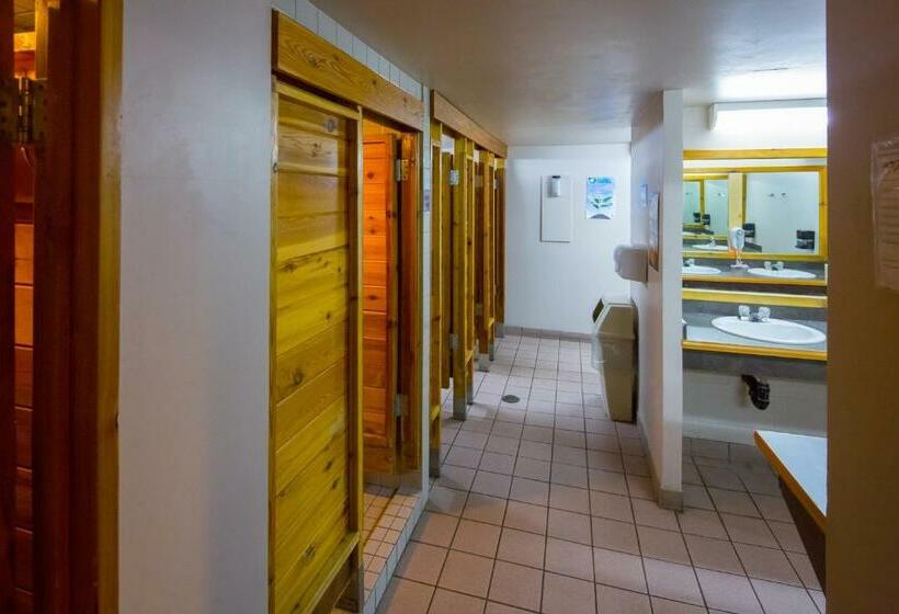 Номер Стандарт Совместная Ванная, Hi Banff Alpine Centre   Hostel