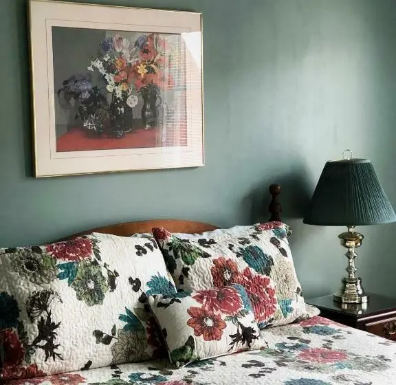اتاق استاندارد, Mahogany Manor Bed & Breakfast