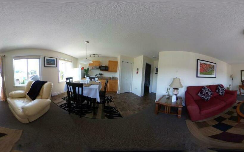 סוויטה, Bayshore Waterfront Inn