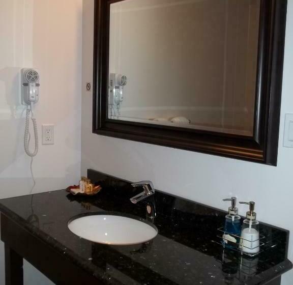 סוויטה, Bayshore Waterfront Inn