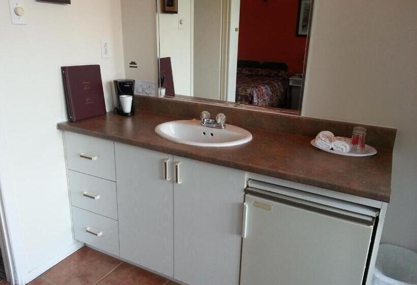 Номер Стандарт 2 Двуспальные Кровати, Motel Le Voyageur