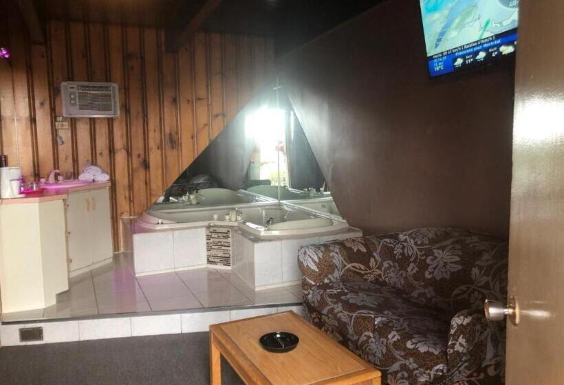 Номер Стандарт с Гидромассажем, Motel Le Voyageur