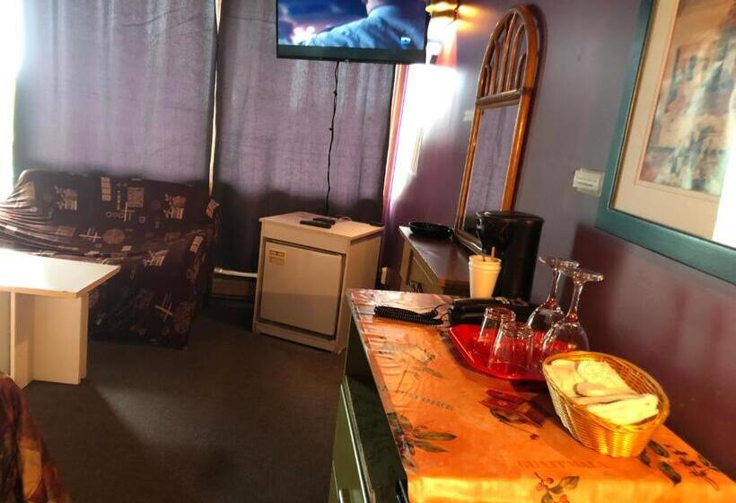 Номер Стандарт с Гидромассажем, Motel Le Voyageur