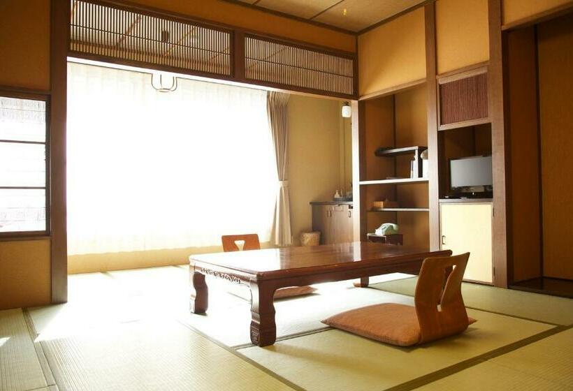 غرفة قياسية رباعية, Nakaya Ryokan