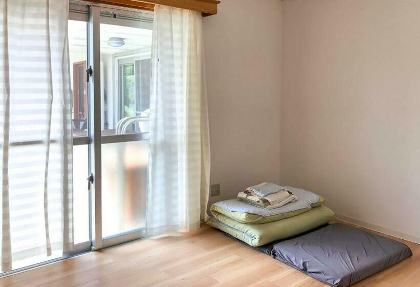 غرفة قياسية ثلاثية, Minshuku Irayoi