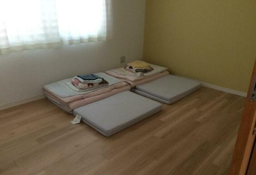 غرفة قياسية ثلاثية, Minshuku Irayoi