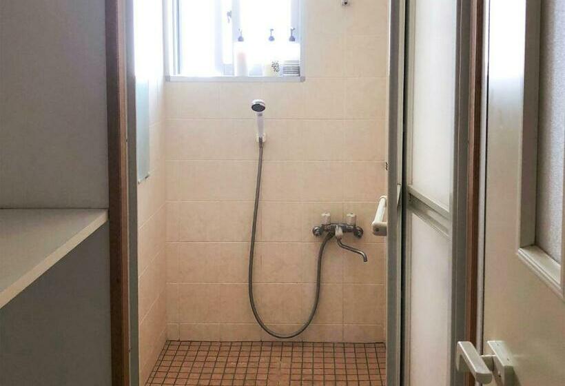 غرفة عائلية, Minshuku Irayoi