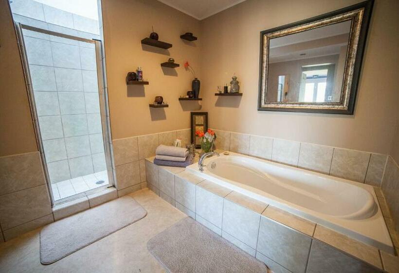 חדר דלוקס עם מיטת קינג, Tall Trees Bed & Breakfast