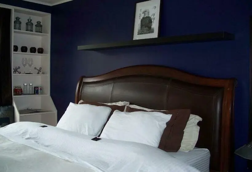 Deluxe Suite King Bed, Tall Trees Bed & Breakfast
