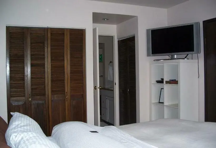 Deluxe Suite King Bed, Tall Trees Bed & Breakfast